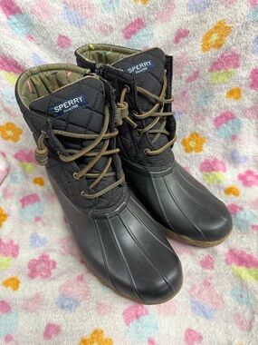 Sperry Black Quilted Lace-Up Duck Boots with Brown Laces